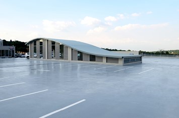 Top Deck Strength at Victory Park Shopping Centre